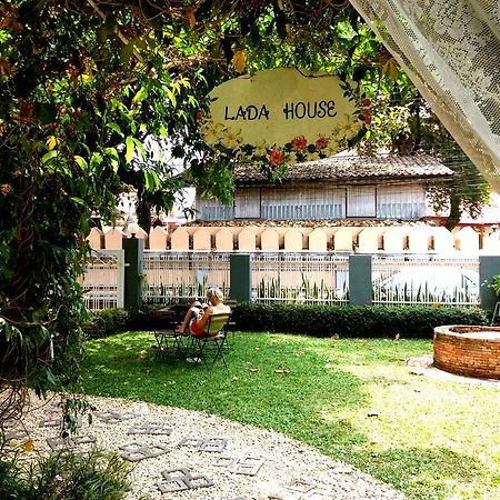 Bed and Breakfast Lada House Lampang Exterior foto
